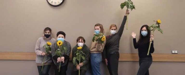 Read more about the article 4 studentės baigė psichodramos asistento studijas